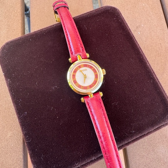 Gucci Red Leather Watch - Picture 1 of 6